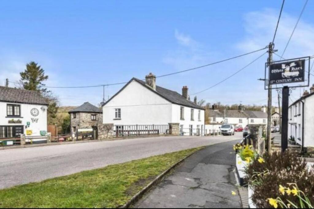 Church Gate Cottage - Bridestowe Esterno foto